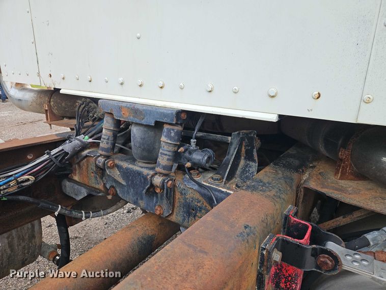 image for item EO7365 1998 Kenworth T800 semi truck