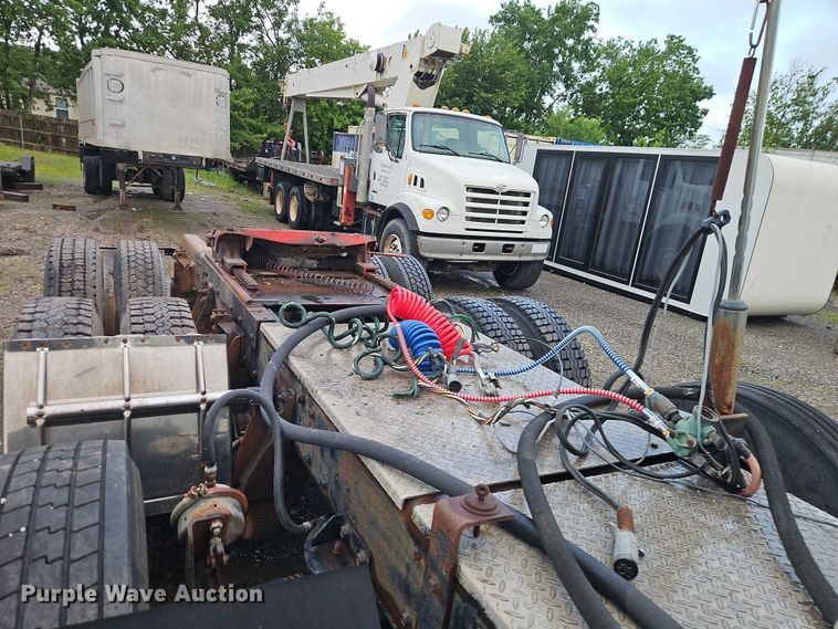 image for item EO7365 1998 Kenworth T800 semi truck