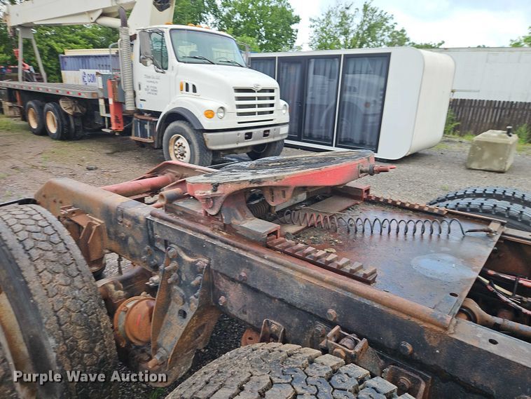 image for item EO7365 1998 Kenworth T800 semi truck