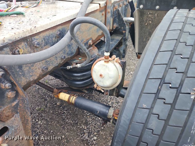 image for item EO7365 1998 Kenworth T800 semi truck