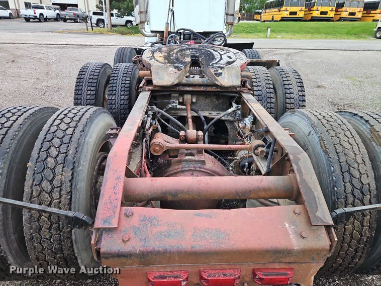 image for item EO7365 1998 Kenworth T800 semi truck