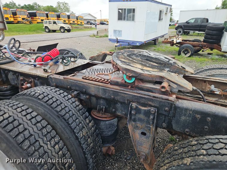 image for item EO7365 1998 Kenworth T800 semi truck
