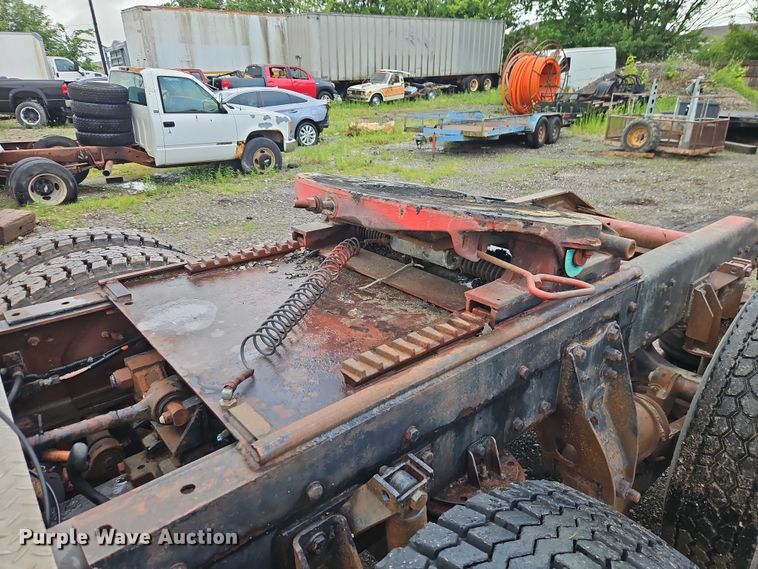 image for item EO7365 1998 Kenworth T800 semi truck