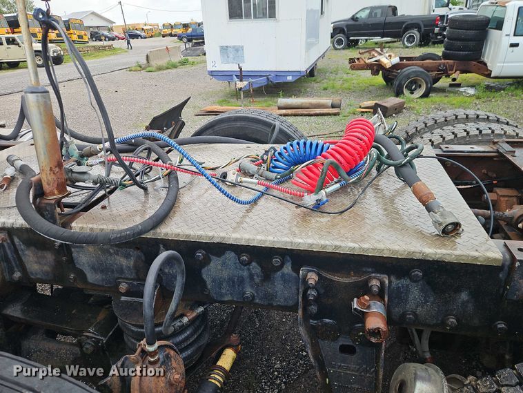 image for item EO7365 1998 Kenworth T800 semi truck