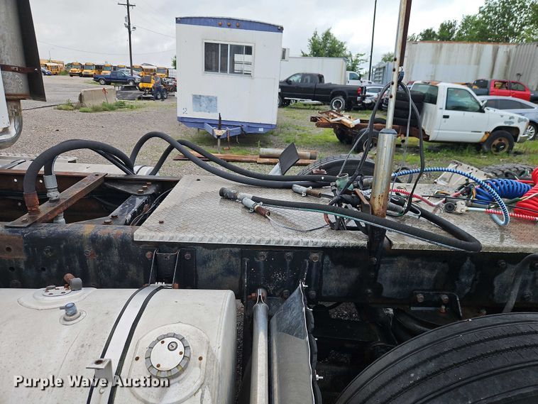 image for item EO7365 1998 Kenworth T800 semi truck