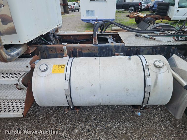 image for item EO7365 1998 Kenworth T800 semi truck