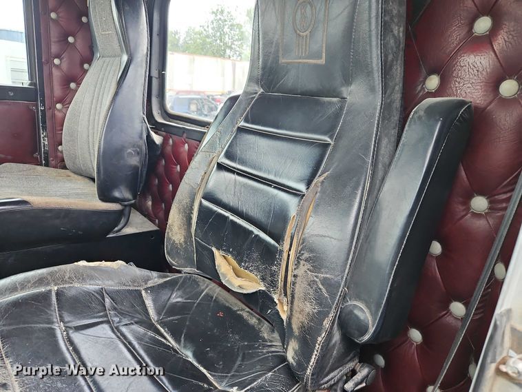 image for item EO7365 1998 Kenworth T800 semi truck