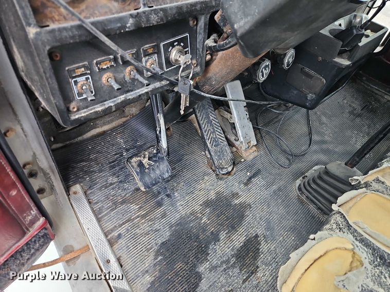 image for item EO7365 1998 Kenworth T800 semi truck