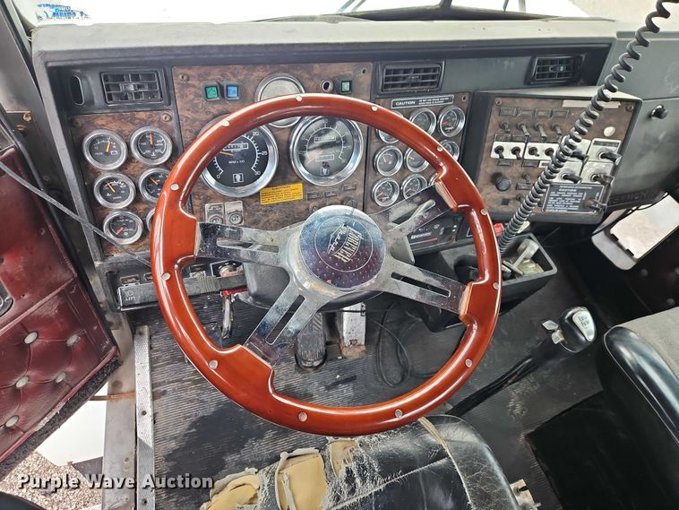 image for item EO7365 1998 Kenworth T800 semi truck