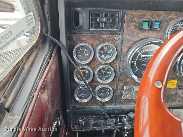 image for item EO7365 1998 Kenworth T800 semi truck