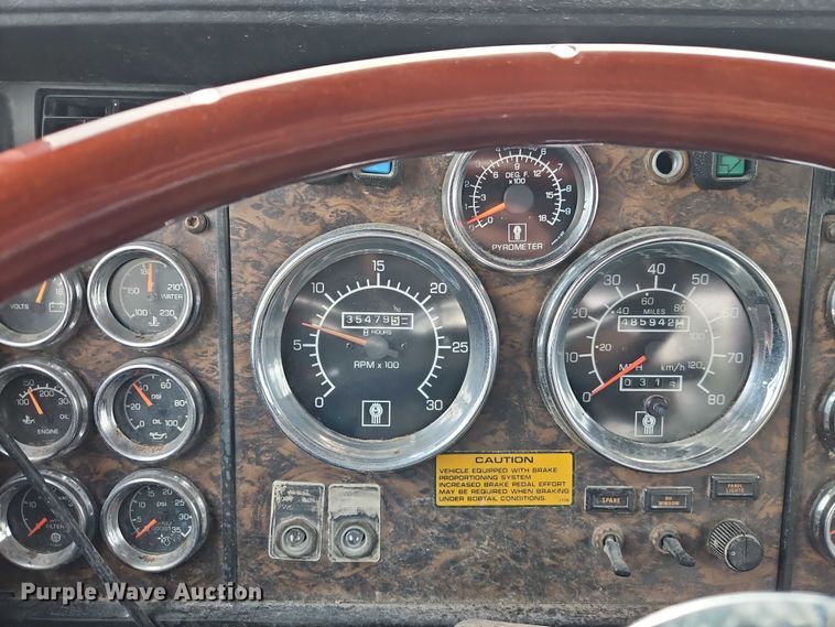 image for item EO7365 1998 Kenworth T800 semi truck