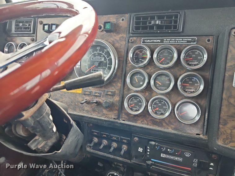 image for item EO7365 1998 Kenworth T800 semi truck