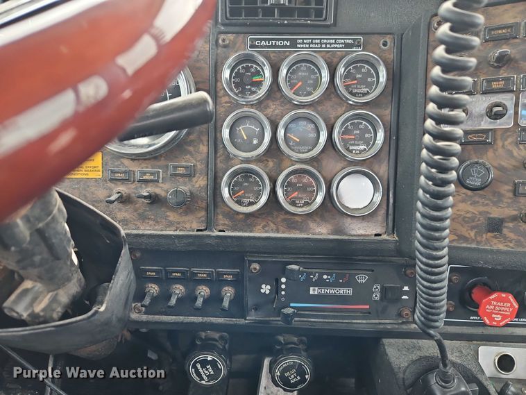 image for item EO7365 1998 Kenworth T800 semi truck