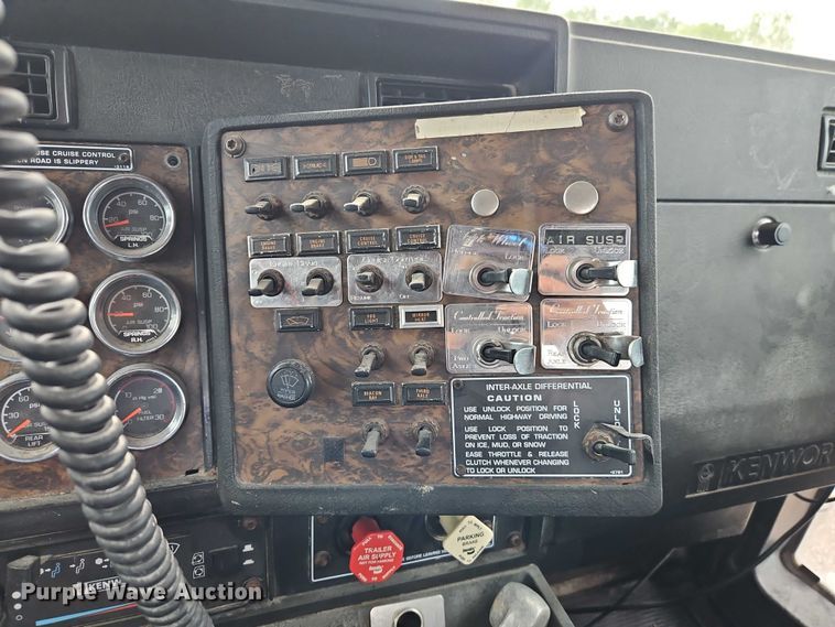 image for item EO7365 1998 Kenworth T800 semi truck