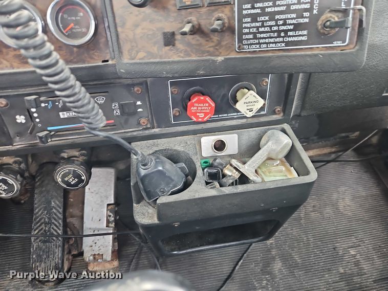 image for item EO7365 1998 Kenworth T800 semi truck