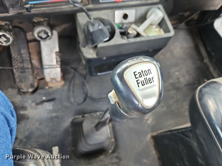 image for item EO7365 1998 Kenworth T800 semi truck