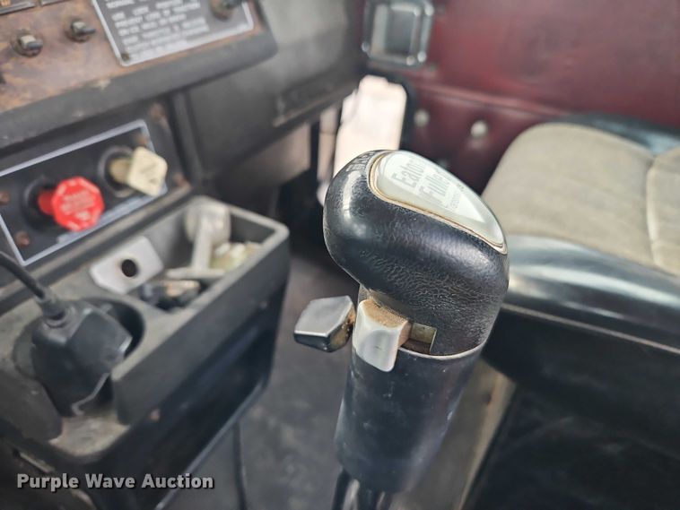 image for item EO7365 1998 Kenworth T800 semi truck
