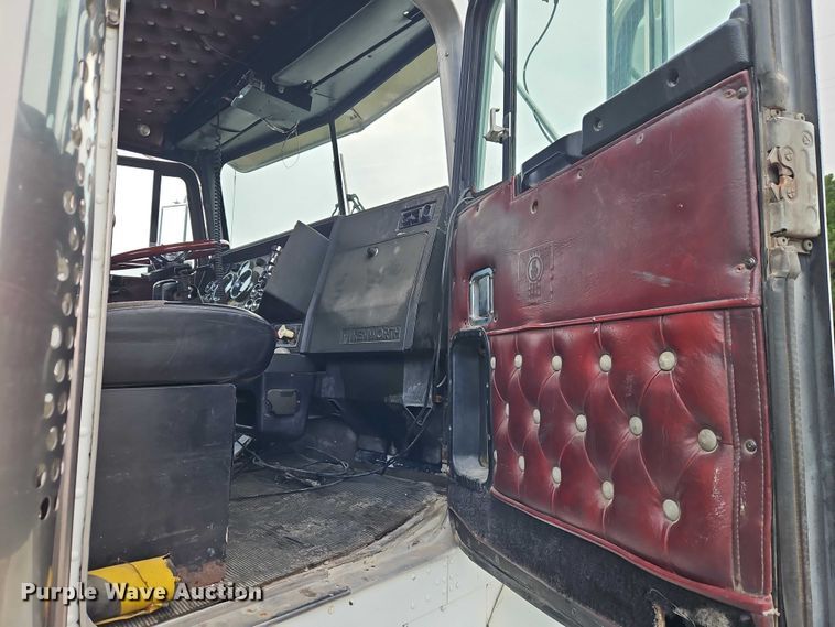 image for item EO7365 1998 Kenworth T800 semi truck