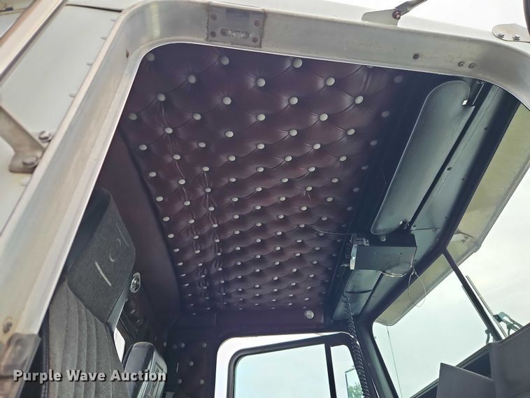 image for item EO7365 1998 Kenworth T800 semi truck
