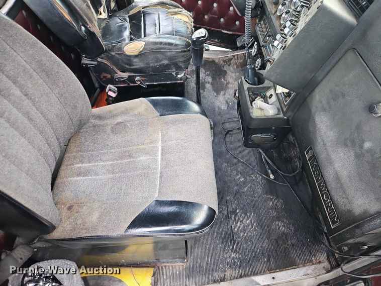 image for item EO7365 1998 Kenworth T800 semi truck