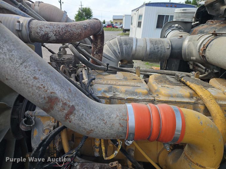 image for item EO7365 1998 Kenworth T800 semi truck