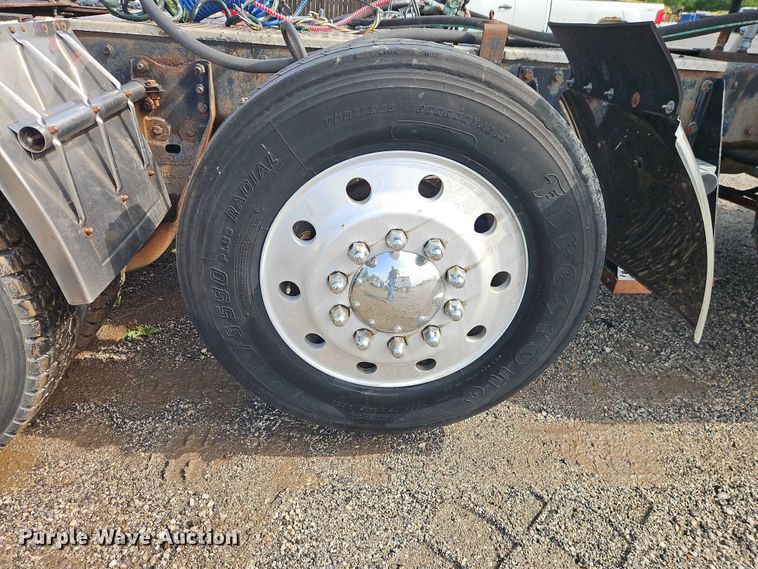 image for item EO7365 1998 Kenworth T800 semi truck