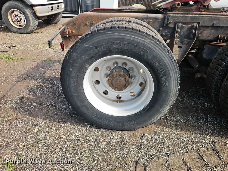 image for item EO7365 1998 Kenworth T800 semi truck