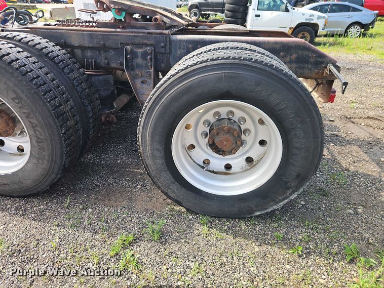 image for item EO7365 1998 Kenworth T800 semi truck