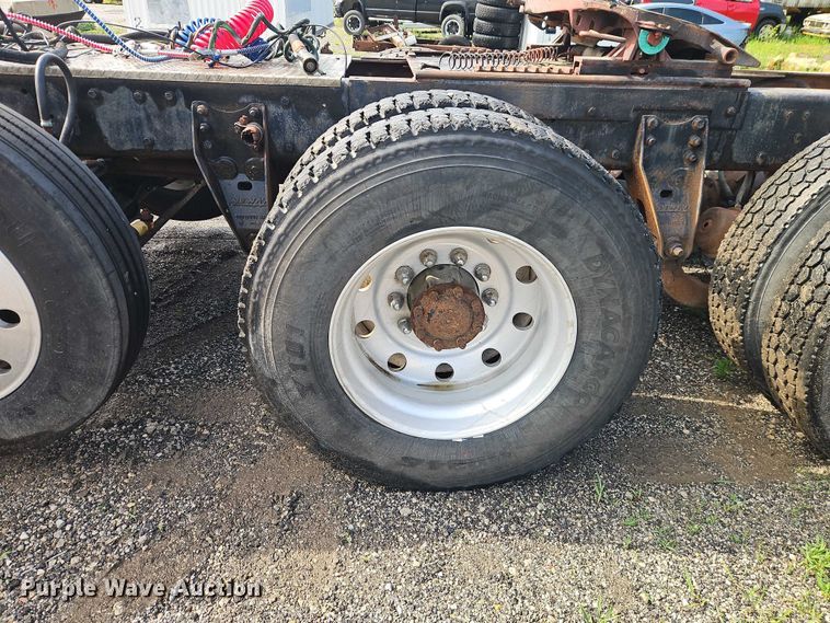 image for item EO7365 1998 Kenworth T800 semi truck