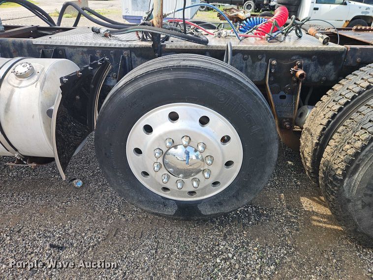 image for item EO7365 1998 Kenworth T800 semi truck