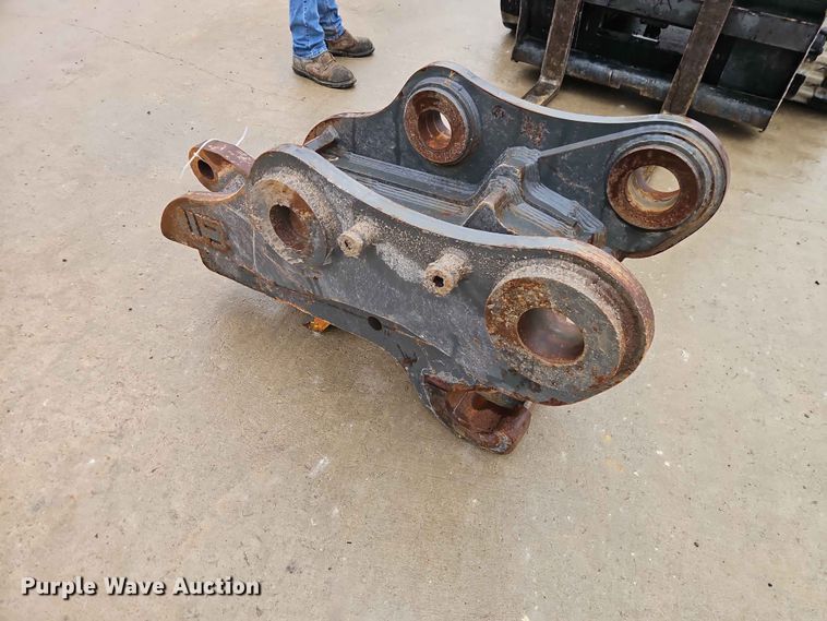 image for item EO7375 Werk Brau CAT 336F Hydraulic Quick Coupler