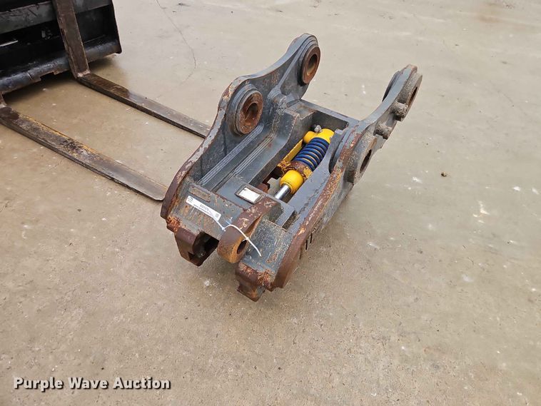 image for item EO7375 Werk Brau CAT 336F Hydraulic Quick Coupler