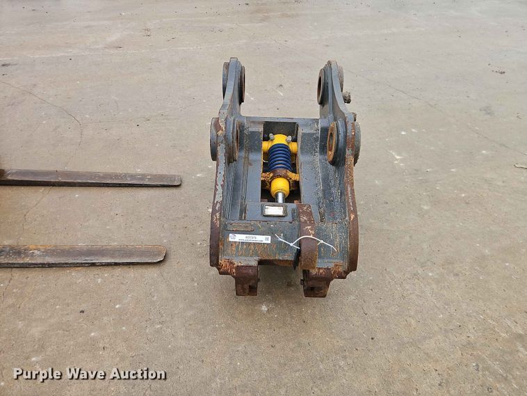 image for item EO7375 Werk Brau CAT 336F Hydraulic Quick Coupler