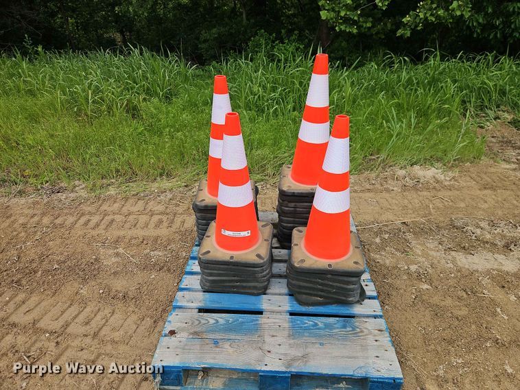 image for item EO7390 (31) traffic cones