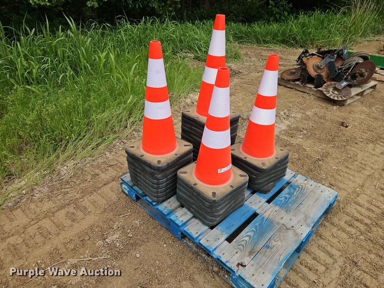 image for item EO7390 (31) traffic cones