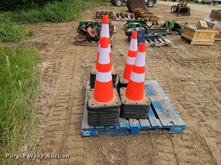 image for item EO7390 (31) traffic cones