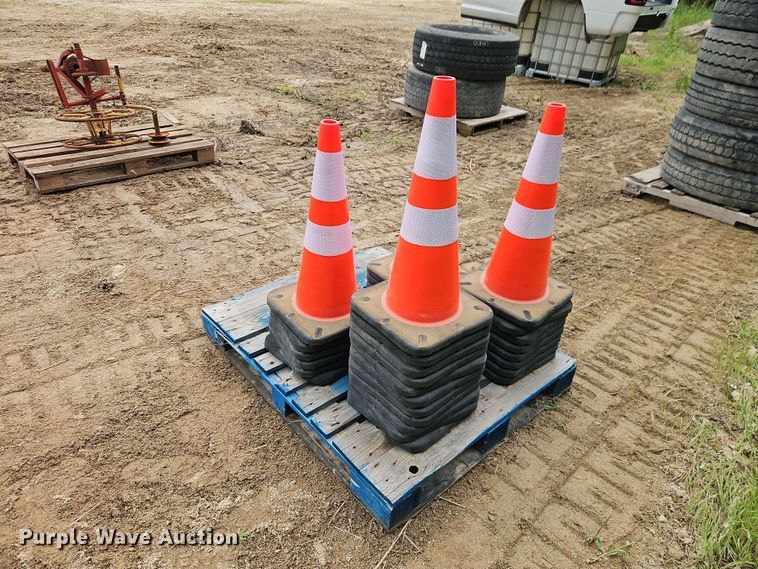 image for item EO7390 (31) traffic cones