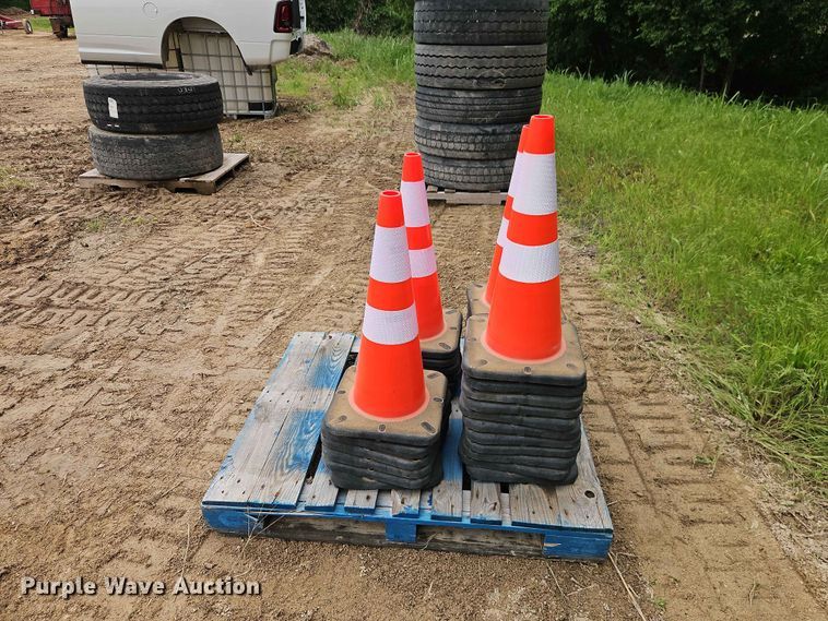 image for item EO7390 (31) traffic cones