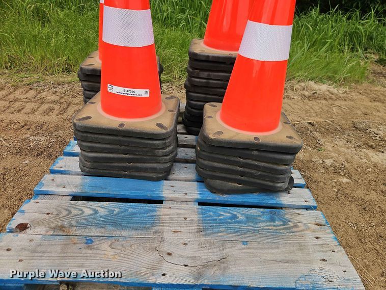 image for item EO7390 (31) traffic cones