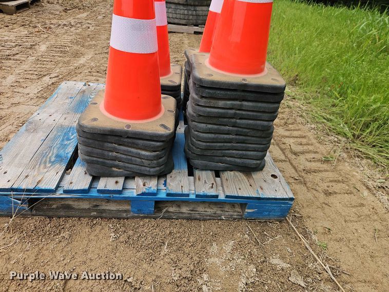 image for item EO7390 (31) traffic cones