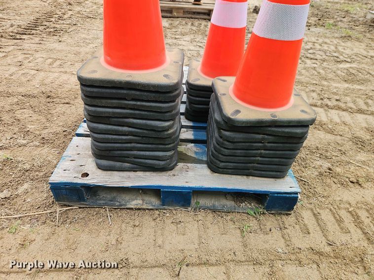 image for item EO7390 (31) traffic cones