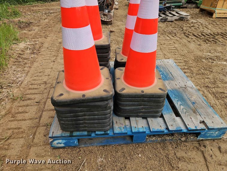 image for item EO7390 (31) traffic cones