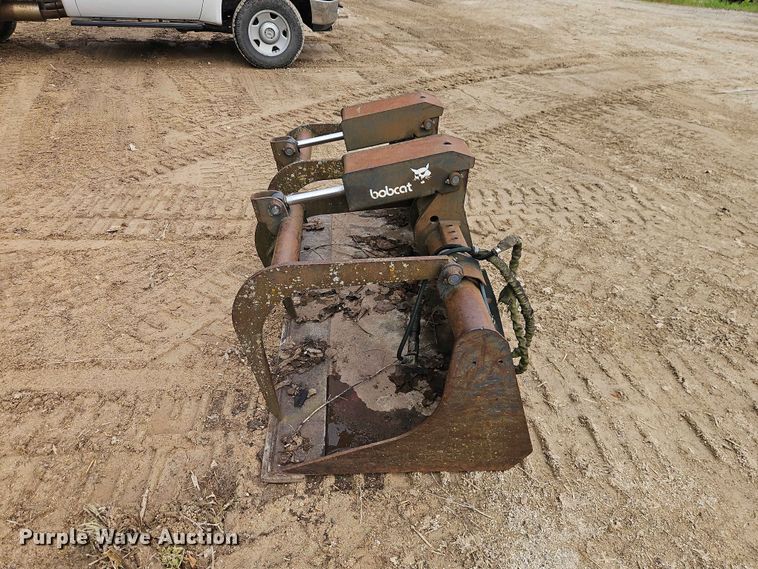 image for item EO7393 Melroe 72 INDL BKT GRPL skid steer grapple bucket