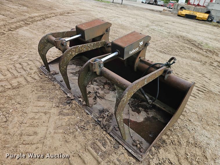 image for item EO7393 Melroe 72 INDL BKT GRPL skid steer grapple bucket