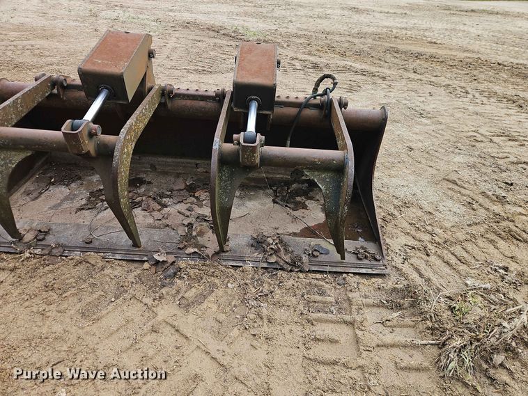 image for item EO7393 Melroe 72 INDL BKT GRPL skid steer grapple bucket