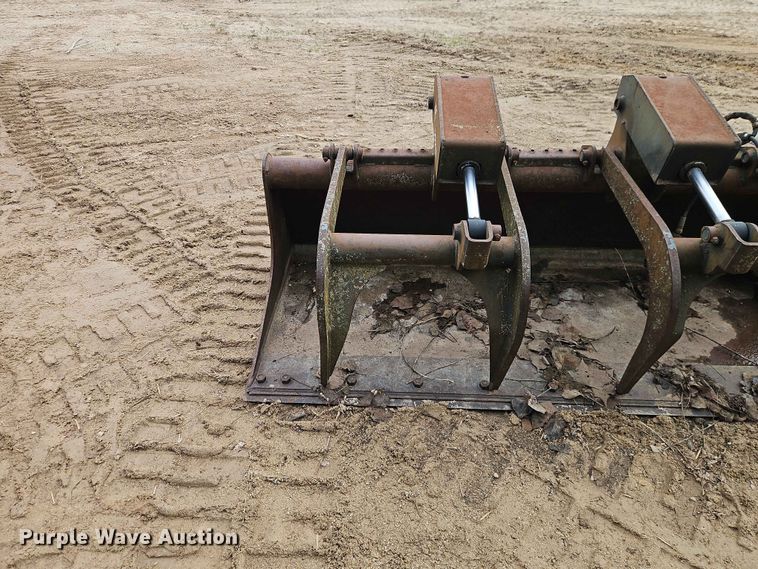 image for item EO7393 Melroe 72 INDL BKT GRPL skid steer grapple bucket