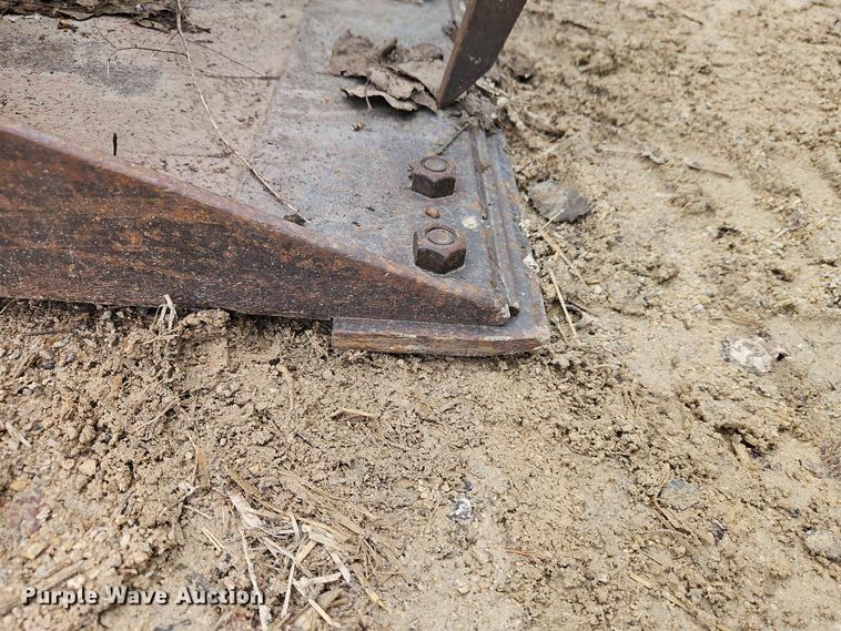 image for item EO7393 Melroe 72 INDL BKT GRPL skid steer grapple bucket