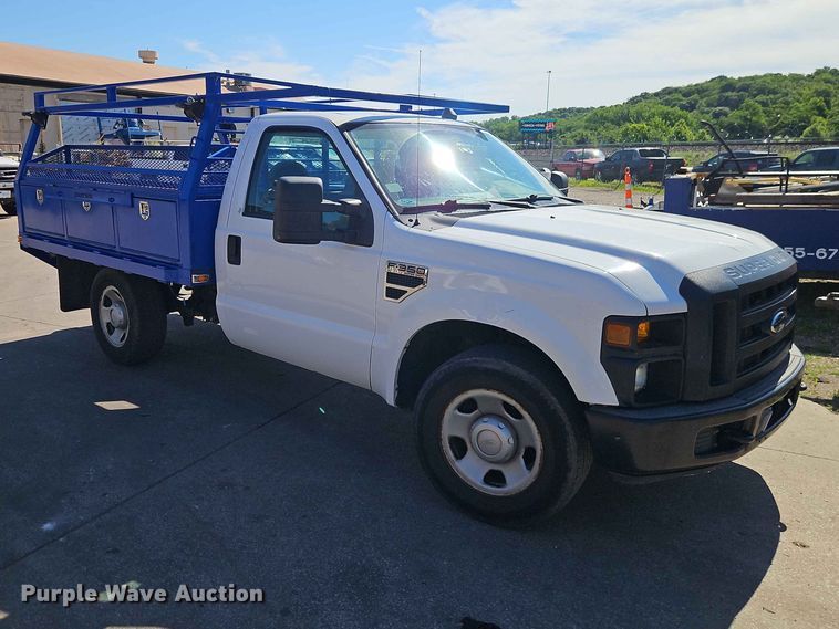 image for item EO7420 2008 Ford F350 Super Duty utility bed pickup truck