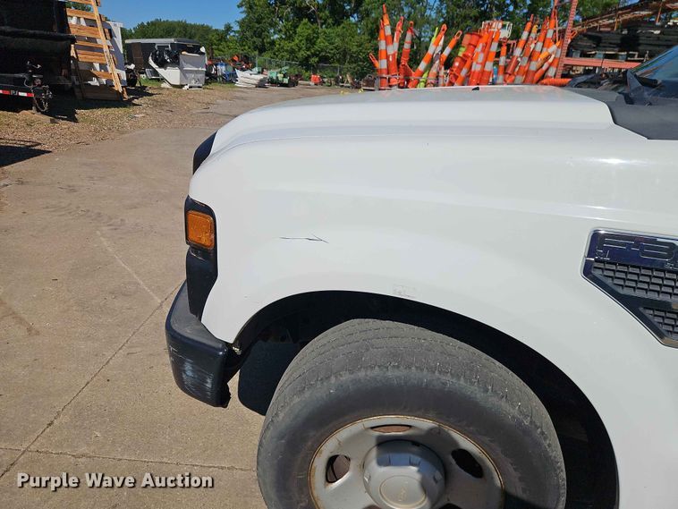 image for item EO7420 2008 Ford F350 Super Duty utility bed pickup truck