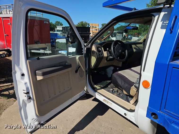 image for item EO7420 2008 Ford F350 Super Duty utility bed pickup truck
